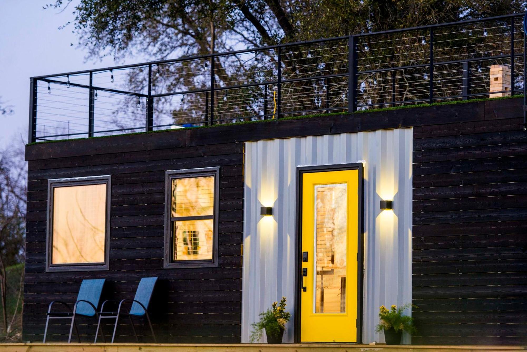 The Zephyr Modern Luxe Container Home Bellmead エクステリア 写真