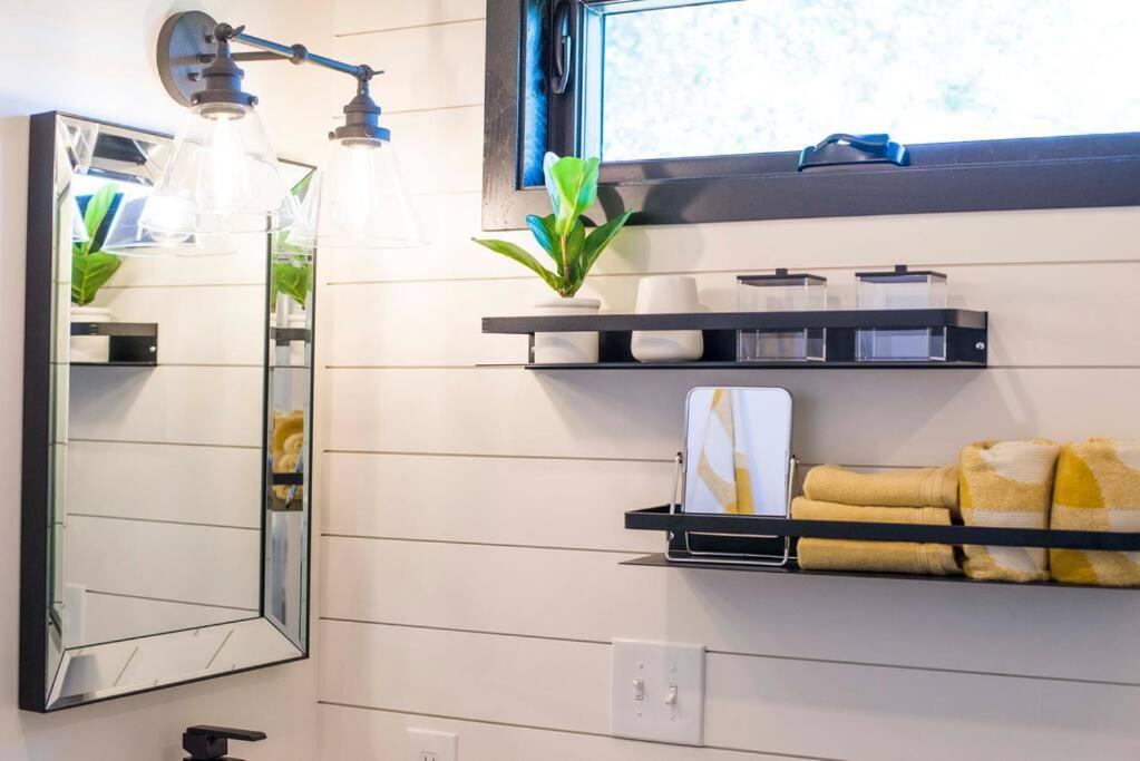 The Zephyr Modern Luxe Container Home Bellmead エクステリア 写真