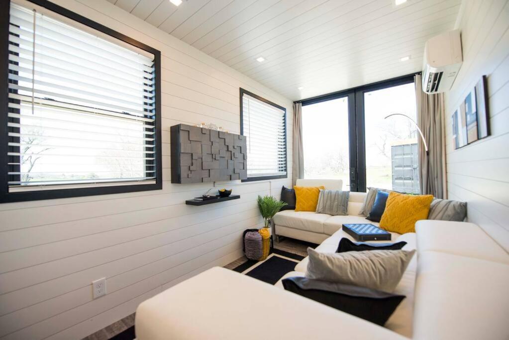 The Zephyr Modern Luxe Container Home Bellmead エクステリア 写真