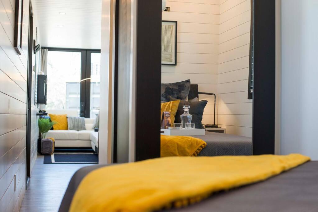 The Zephyr Modern Luxe Container Home Bellmead エクステリア 写真
