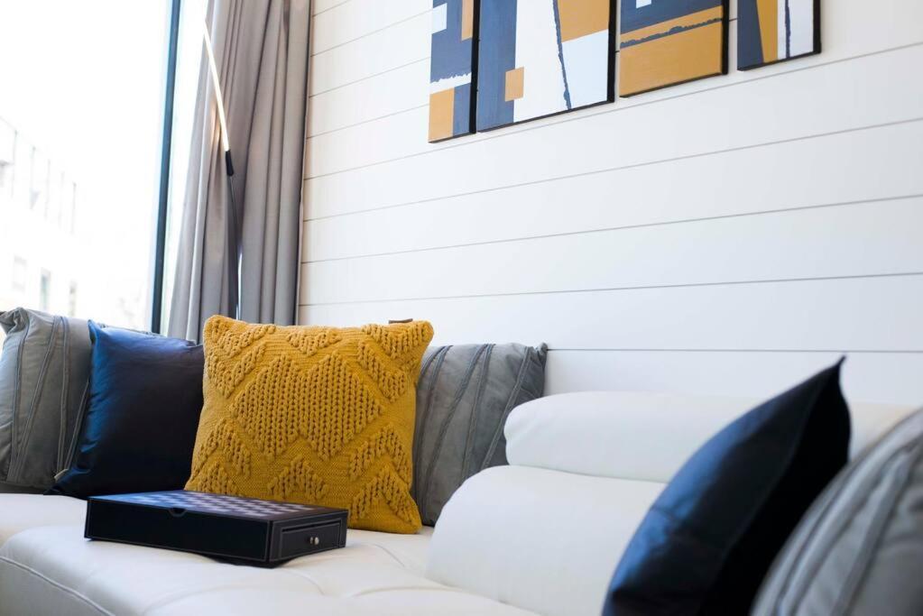 The Zephyr Modern Luxe Container Home Bellmead エクステリア 写真