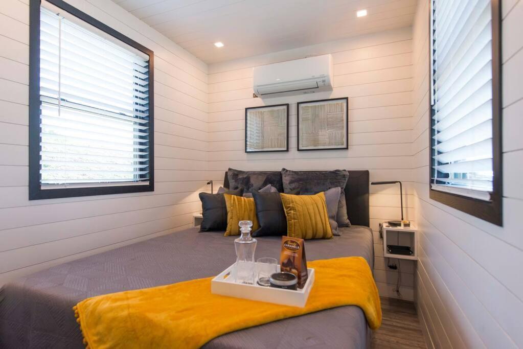 The Zephyr Modern Luxe Container Home Bellmead エクステリア 写真
